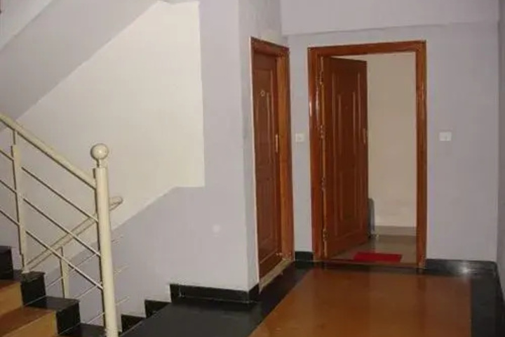 Room 10 of 13