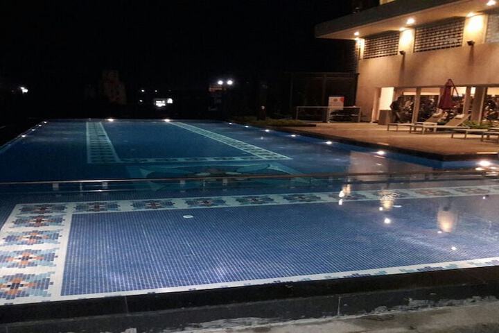 Pool Hotel