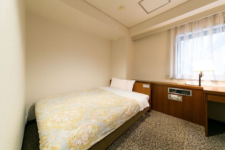 Room 12 of 37