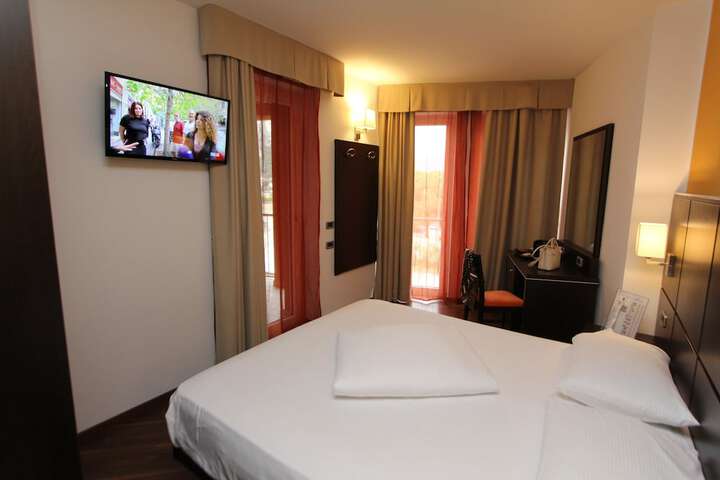 Room 35 of 69
