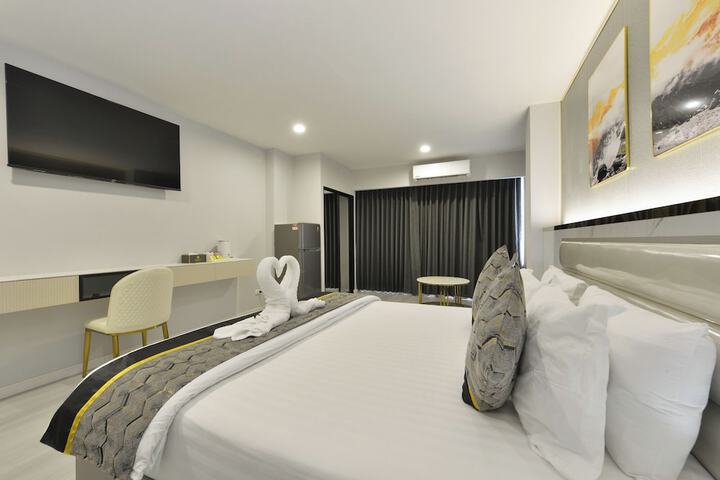 Room 34 of 93