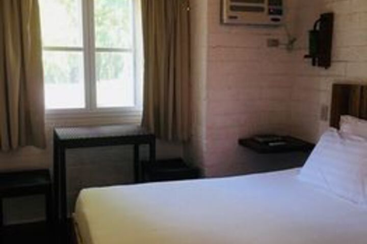 Room 3 of 10