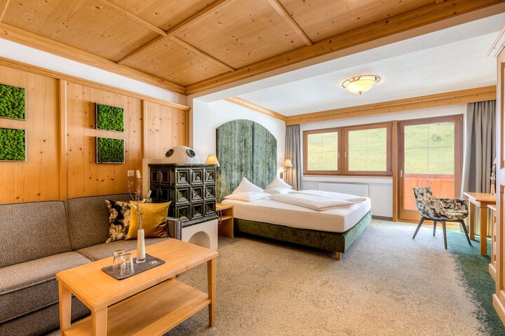 Room 3 of 65