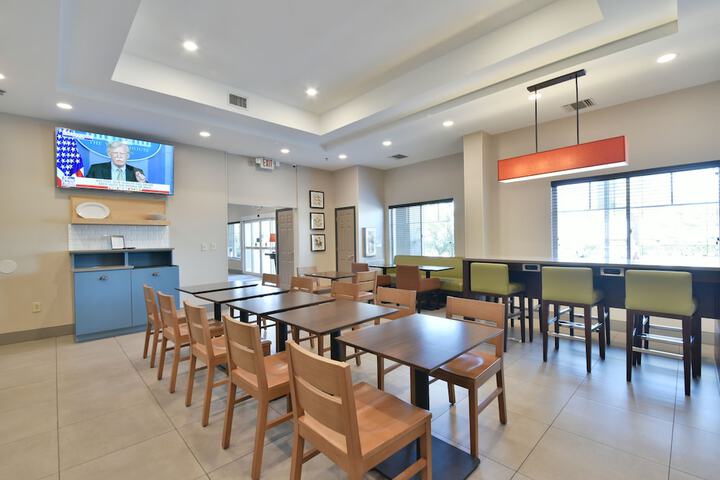 Breakfast area