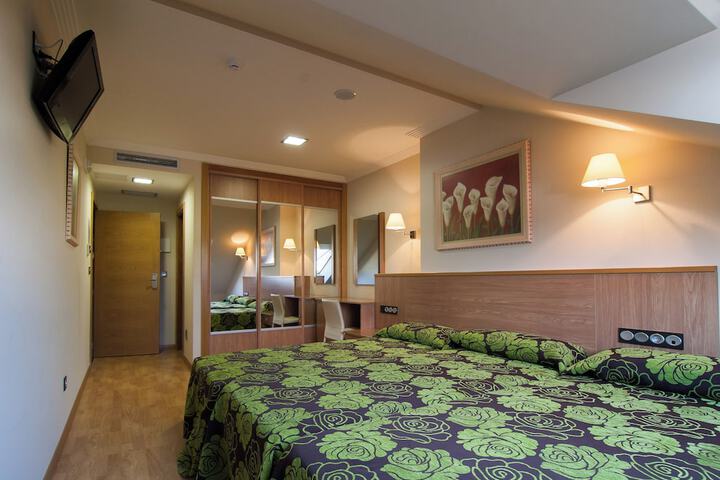 Room 6 of 33
