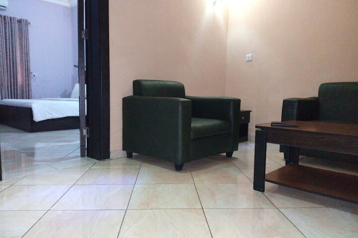 Room 17 of 27
