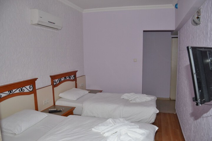 Room 14 of 28