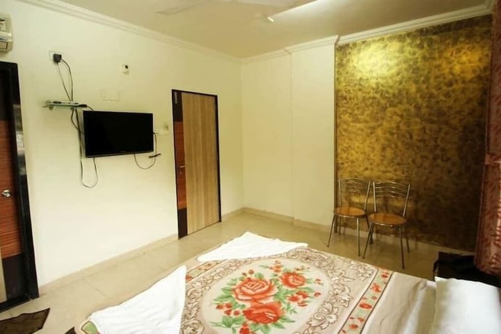 Room 13 of 16