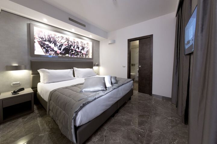 Room 5 of 61