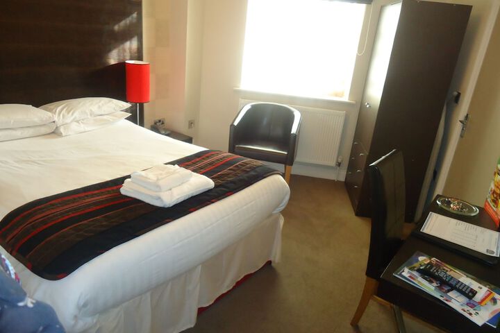 Room 2 of 63