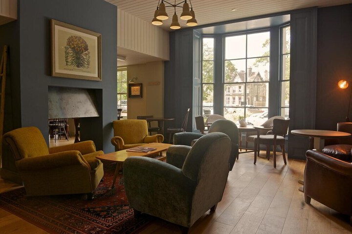 Lounge 57 of 74