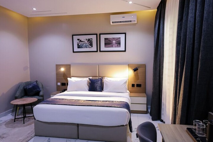 Room 17 of 37