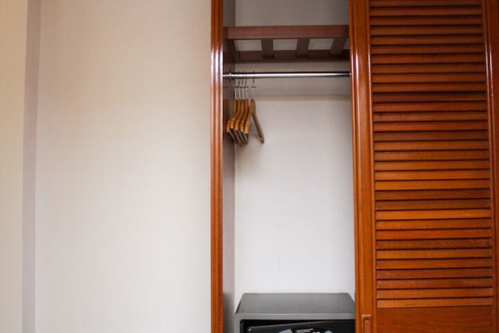 Room 9 of 94