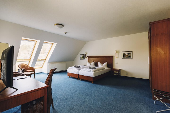 Room 4 of 34