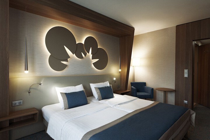 Room 3 of 80