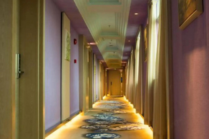Room 6 of 9
