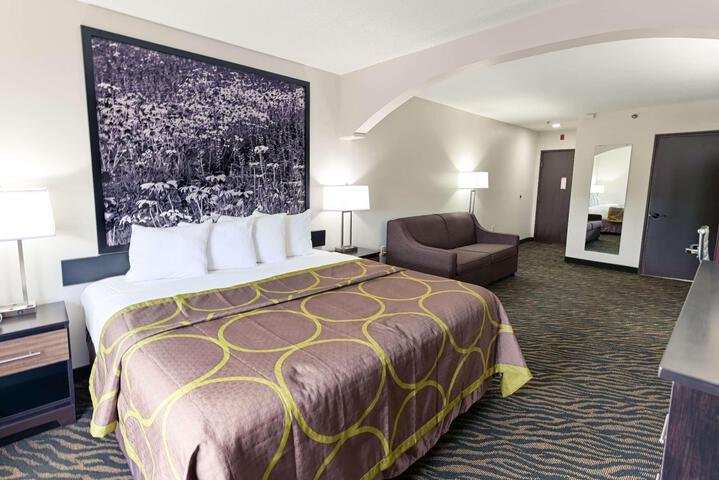 1 King Bed Deluxe Room (1 of 10)