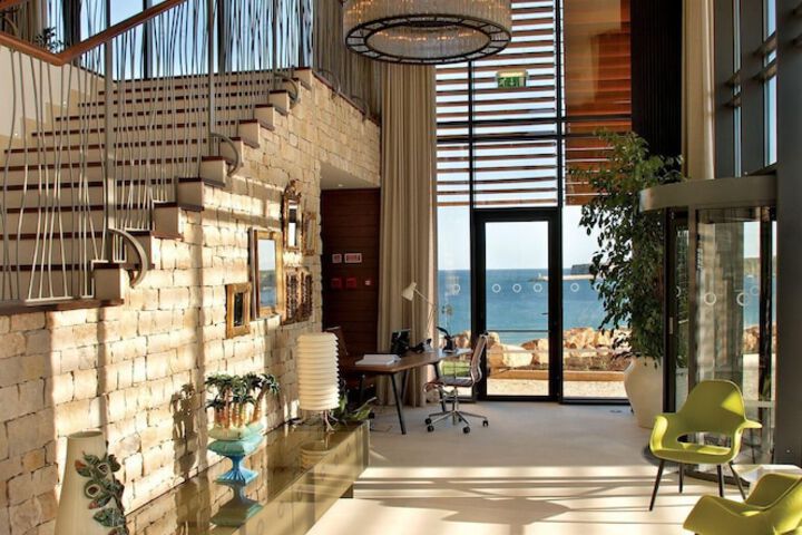 Entrance & Lobby