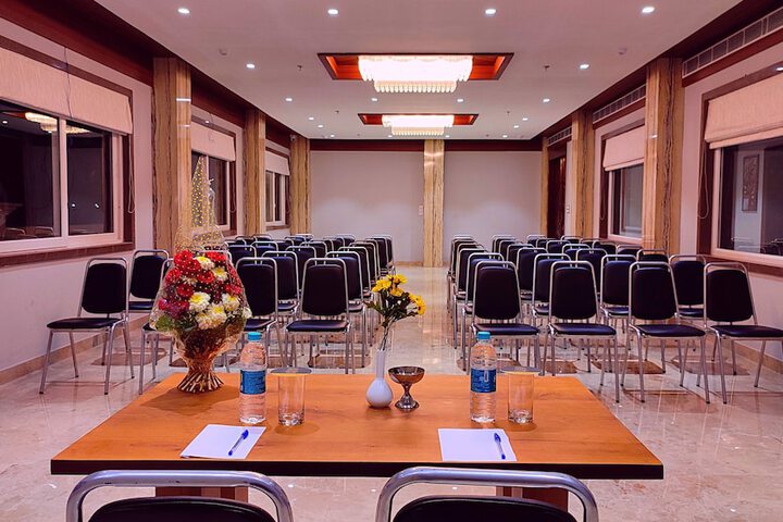 Ballroom/Hall 74 of 102