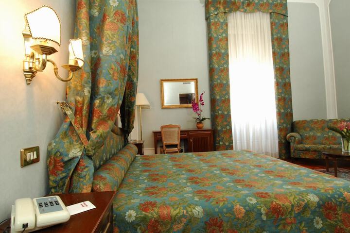 Room 21 of 49