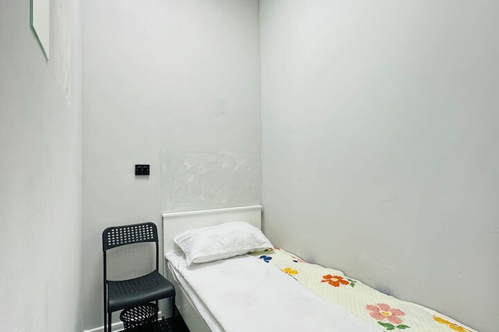 Room 3 of 20