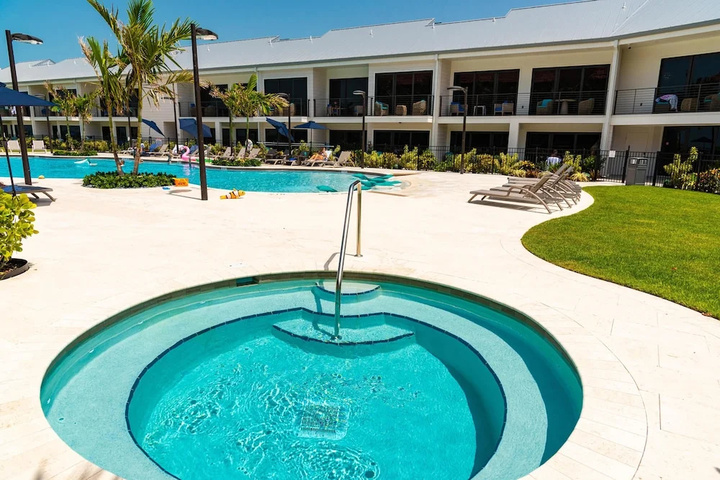 Pool 5 of 9