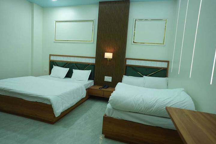 Room 11 of 28