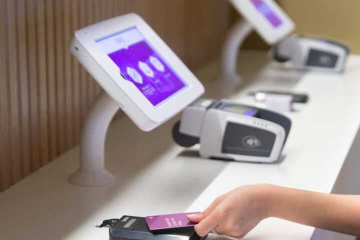 Check-in/check-out kiosk