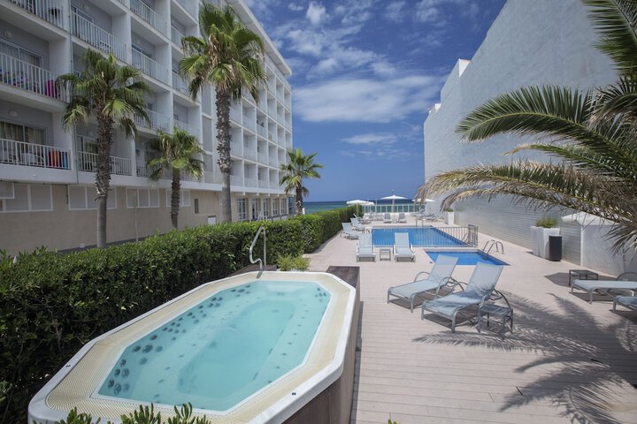 Pools & Facilities