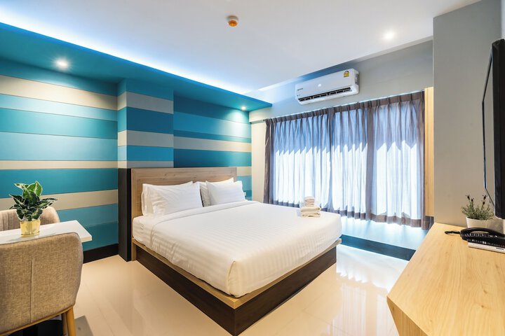 Room 6 of 24