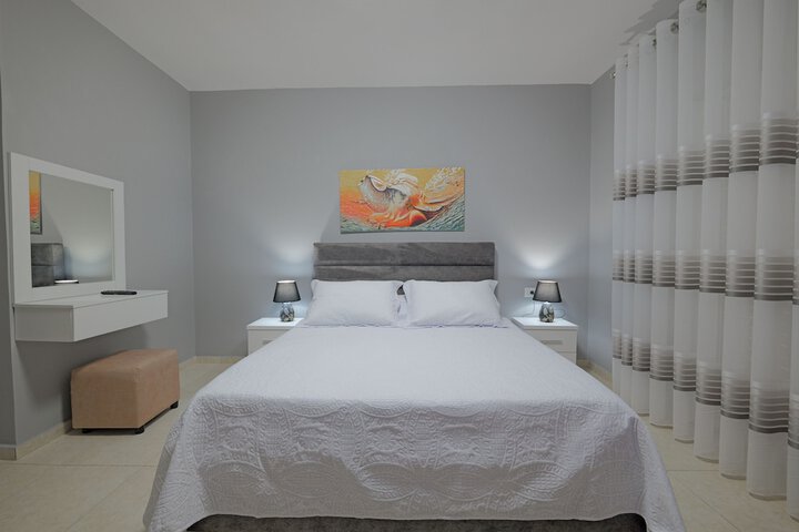 Room 4 of 87