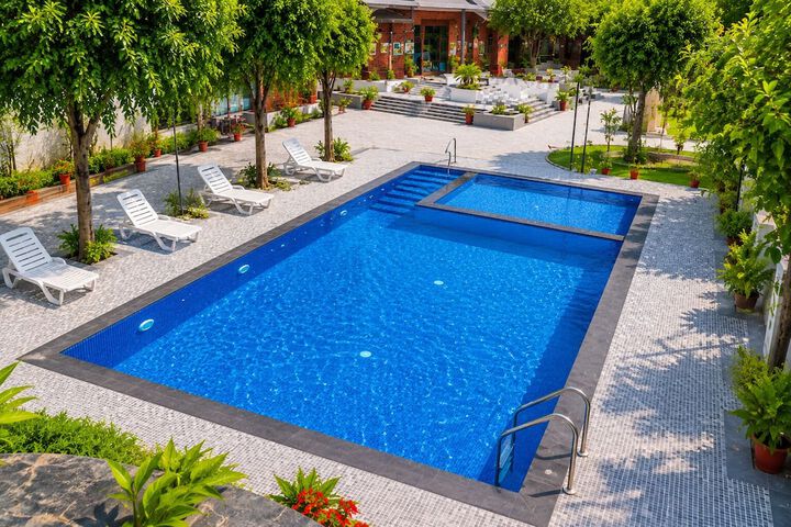 Pool Hotel