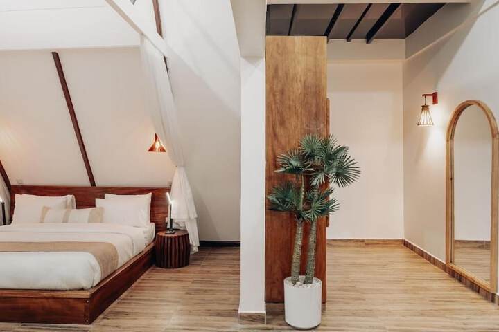 Room 2 of 32