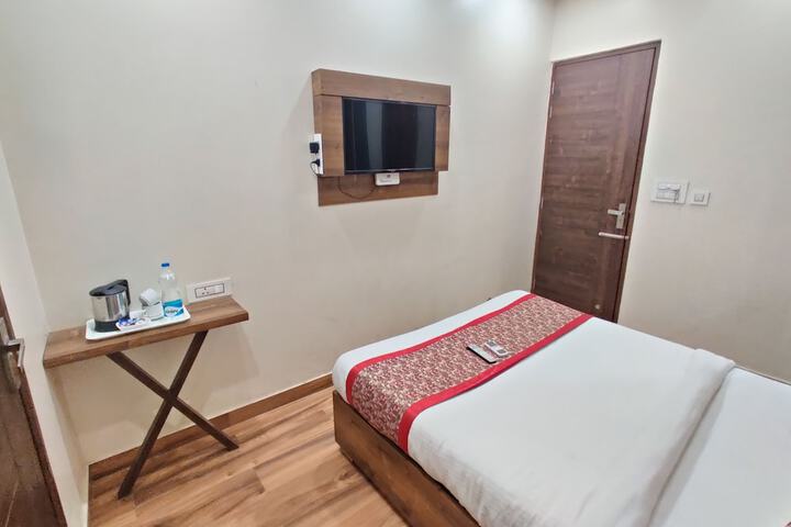 Room 6 of 32