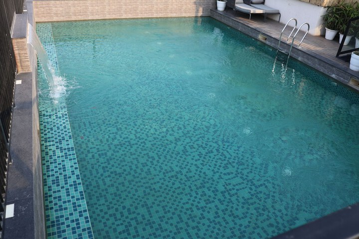 Pool 21 of 33