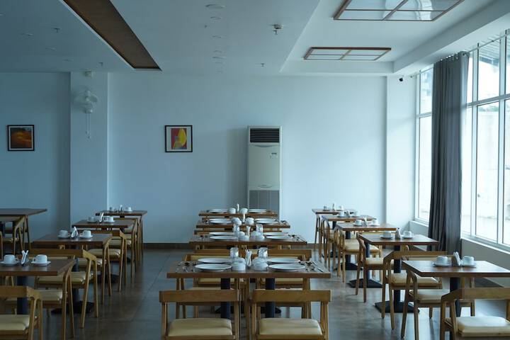 Dining 56 of 209