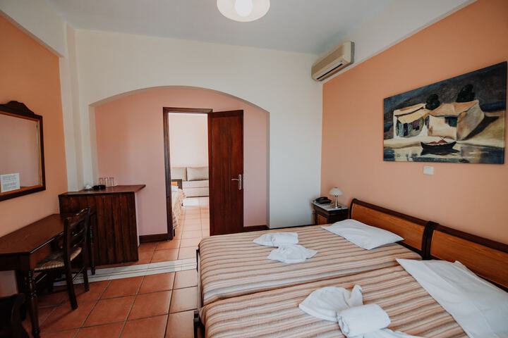 Room 16 of 72