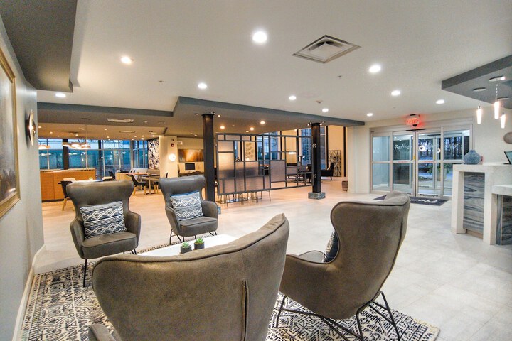 Lobby lounge