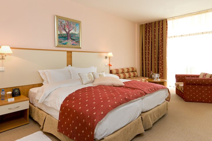 Room 14 of 34