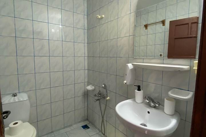 Room 25 of 104