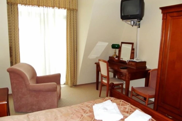 Room 8 of 26