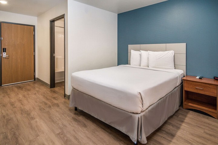 Suite Queen Bed (8 of 19)