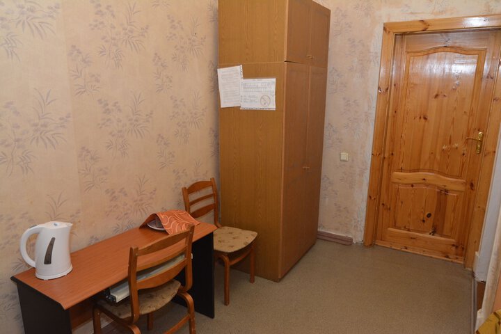 Room 45 of 100