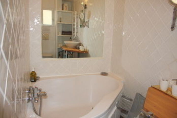 Room 4 of 13