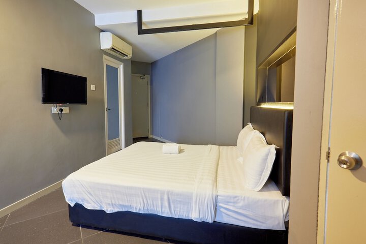 Room 12 of 87