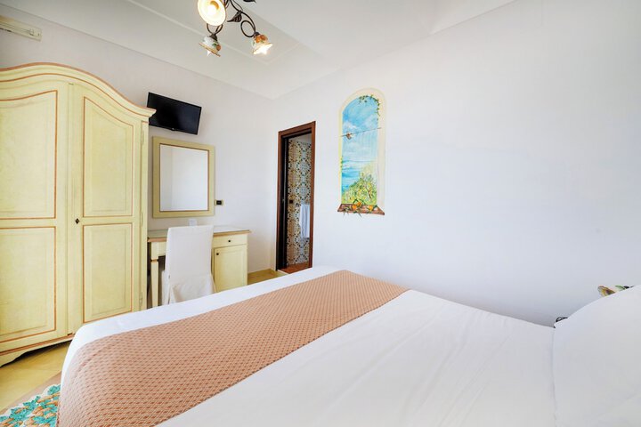 Room 28 of 71