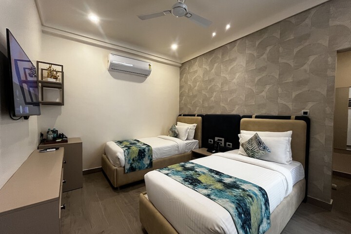 Room 13 of 42