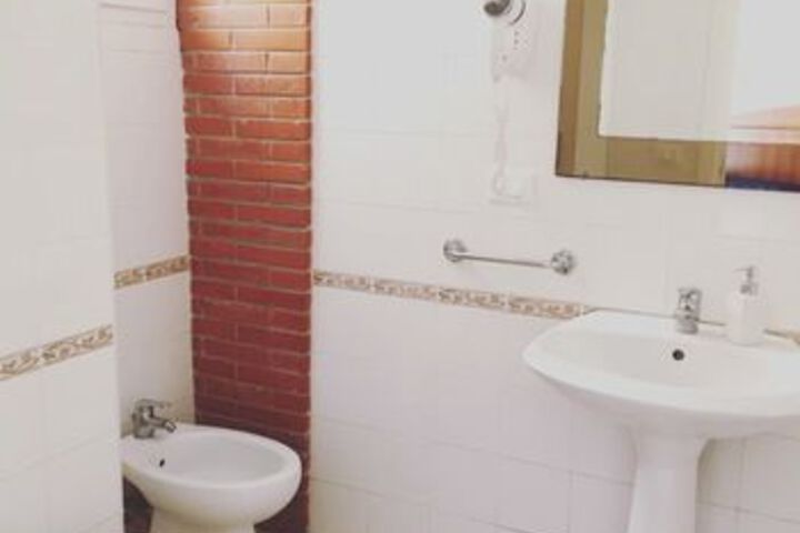 Room 3 of 27