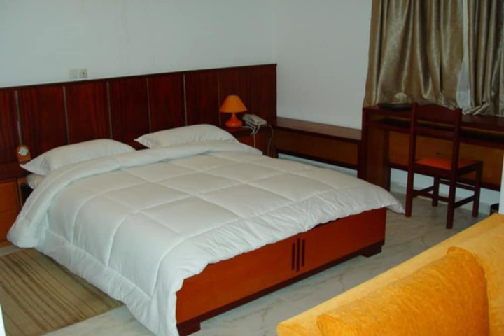 Room 4 of 27