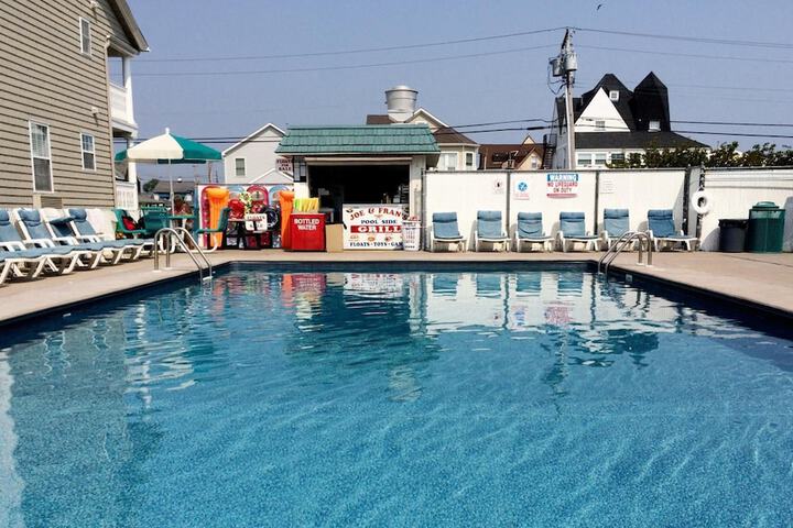 Pool 33 of 48